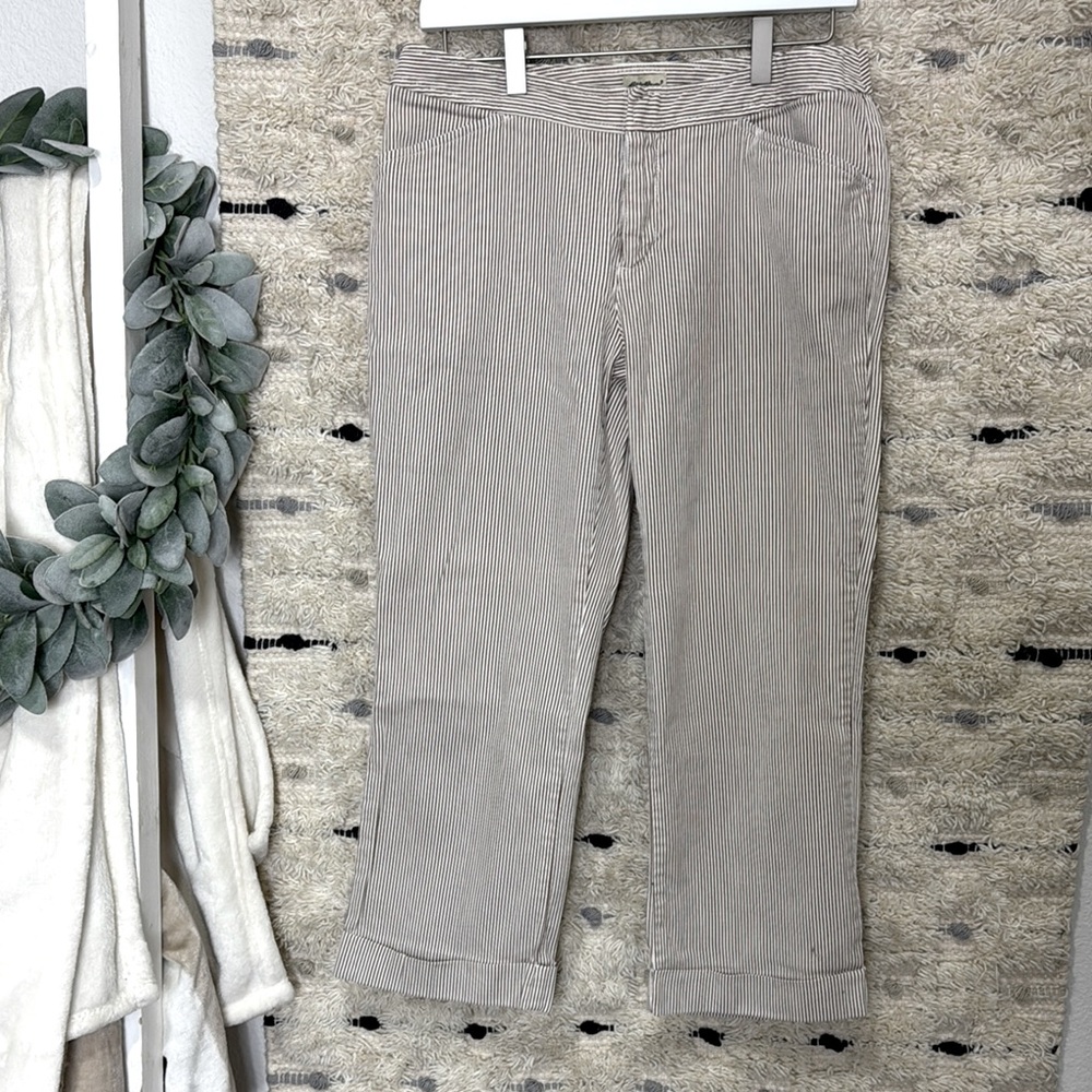 Eddie Bauer tan and white Vashon Fit Striped searsucker cropped Pants size 4